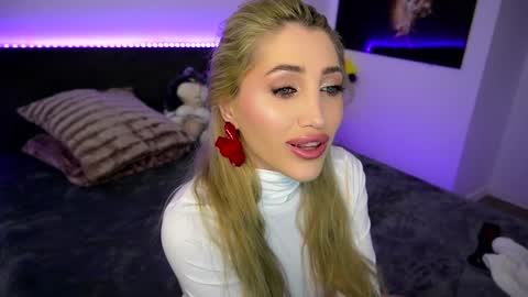 Snapshot of tweety_twist chatting on 02-07-25, 01:04 MayCarrey online show from 02-07-25, 01:04