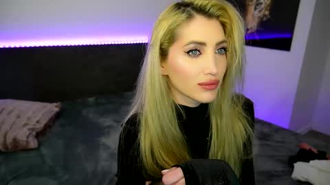 Snapshot of tweety_twist chatting on 02-25-25, 04:35 MayCarrey online show from 02-25-25, 04:35