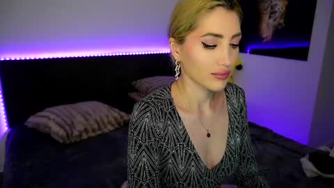 Snapshot of tweety_twist chatting on 02-26-25, 01:11 MayCarrey online show from 02-26-25, 01:11