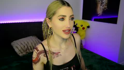 Snapshot of tweety_twist chatting on 03-10-25, 09:51 MayCarrey online show from 03-10-25, 09:51