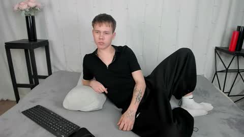 Angus online show from 03-18-26, 06:33