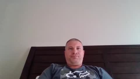 Snapshot of twiggy80 chatting on 12-14-25, 08:24 twiggy80 online show from 12-14-25, 08:24