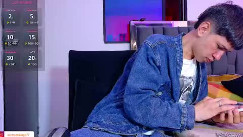 Snapshot of twink_daren chatting on 06-03-26, 06:35 Mr Daren online show from 06-03-26, 06:35