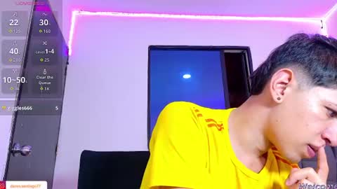 Snapshot of twink_daren chatting on 06-12-26, 06:40 Mr Daren online show from 06-12-26, 06:40
