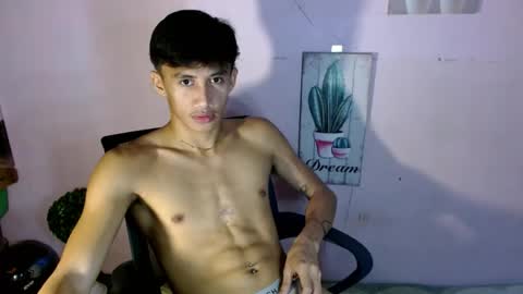 Snapshot of twink_michaelxxx chatting on 07-24-26, 05:22 Michael online show from 07-24-26, 05:22