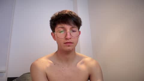 Snapshot of twinkie_19_004 chatting on 01-27-25, 04:20 Santiago online show from 01-27-25, 04:20