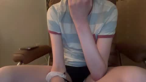 twinkie_lad117 online show from 10-04-25, 07:17