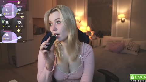 Snapshot of twinkle_toes_ chatting on 12-04-24, 03:10 Eva online show from 12-04-24, 03:10