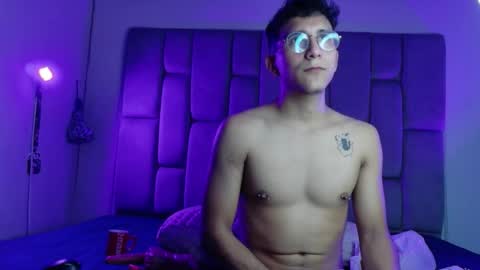 Snapshot of twinksecrets_ chatting on 03-08-26, 12:09 twinksecrets_ online show from 03-08-26, 12:09