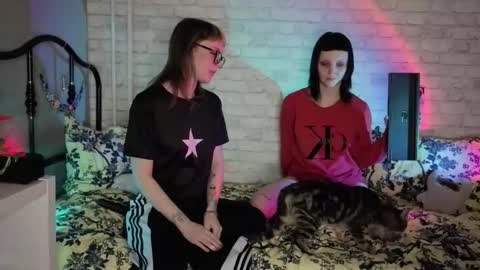 Sin and Skin online show from 02-25-26, 10:19