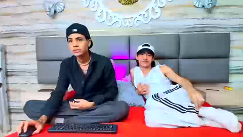 twinslovers_ online show from 09-23-25, 08:34