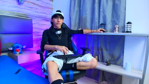 twinslovers_ online show from 10-08-25, 04:32