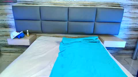 twinslovers_ online show from 10-20-25, 09:15