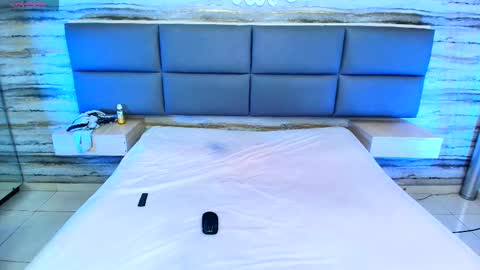 twinslovers_ online show from 10-21-25, 11:49