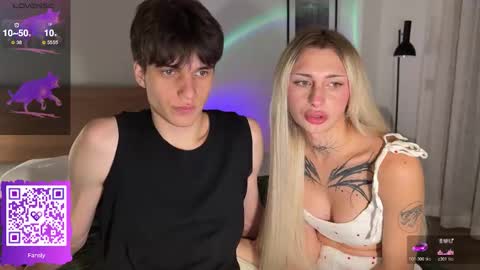 Snapshot of twl8vibe chatting on 11-29-25, 05:05 Molly and Nick online show from 11-29-25, 05:05