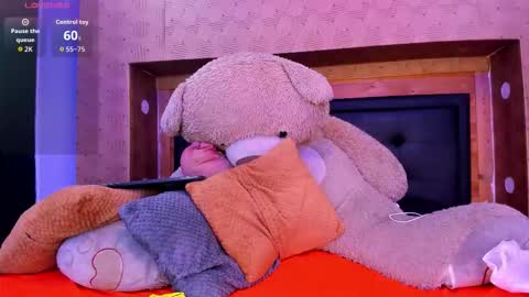 Snapshot of twogirlswitteeth chatting on 12-19-25, 11:06 twogirlswitteeth online show from 12-19-25, 11:06