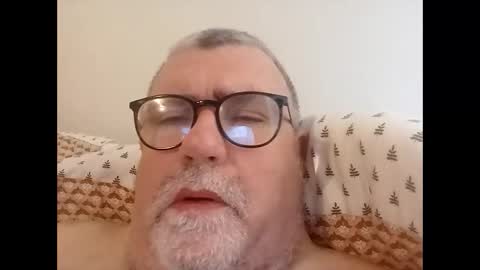 Snapshot of twohats2810 chatting on 03-29-26, 10:04 twohats2810 online show from 03-29-26, 10:04