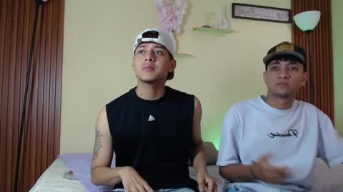 Snapshot of twohottrouble_ chatting on 03-30-26, 09:16 twohottrouble online show from 03-30-26, 09:16