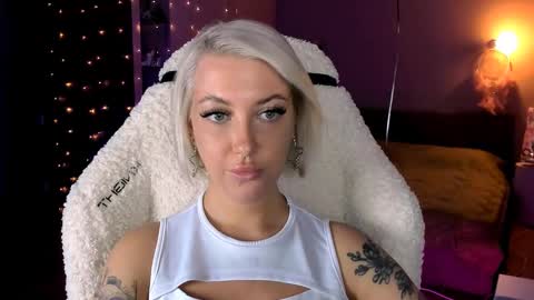 Snapshot of tykioty_miley chatting on 12-06-24, 02:28 Miley online show from 12-06-24, 02:28