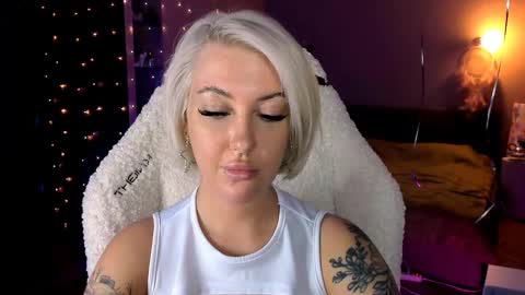 Snapshot of tykioty_miley chatting on 12-07-24, 01:51 Miley online show from 12-07-24, 01:51