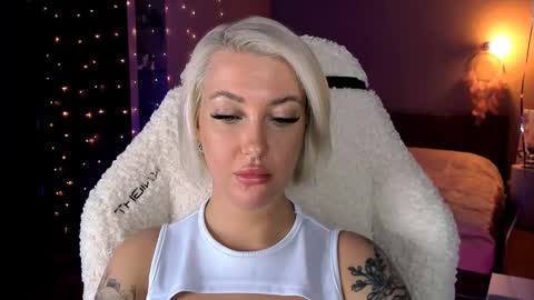 Snapshot of tykioty_miley chatting on 12-13-24, 03:32 Miley online show from 12-13-24, 03:32