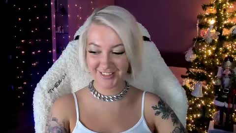 Snapshot of tykioty_miley chatting on 12-23-24, 04:28 Miley online show from 12-23-24, 04:28