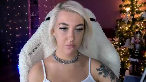 Snapshot of tykioty_miley chatting on 12-29-24, 11:29 Miley online show from 12-29-24, 11:29