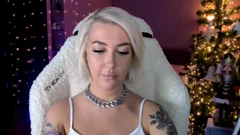 Snapshot of tykioty_miley chatting on 12-29-24, 06:16 Miley online show from 12-29-24, 06:16