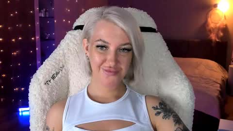 Snapshot of tykioty_miley chatting on 01-28-25, 07:00 Miley online show from 01-28-25, 07:00