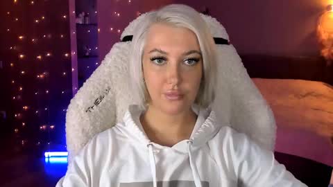 Snapshot of tykioty_miley chatting on 01-29-25, 02:21 Miley online show from 01-29-25, 02:21