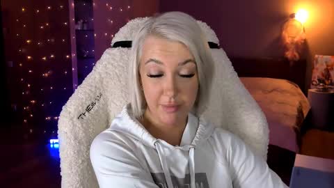 Snapshot of tykioty_miley chatting on 01-29-25, 05:24 Miley online show from 01-29-25, 05:24