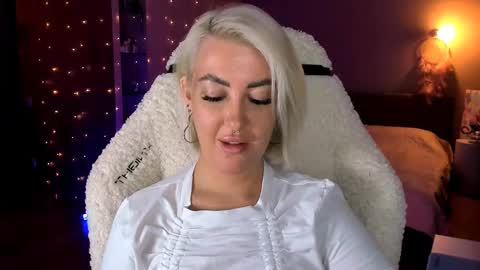 Snapshot of tykioty_miley chatting on 02-08-25, 03:53 Miley online show from 02-08-25, 03:53