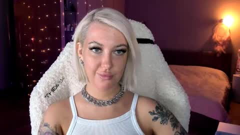 Snapshot of tykioty_miley chatting on 02-15-25, 03:06 Miley online show from 02-15-25, 03:06