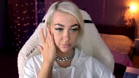 Snapshot of tykioty_miley chatting on 02-23-25, 02:25 Miley online show from 02-23-25, 02:25