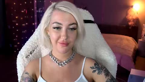 Snapshot of tykioty_miley chatting on 02-25-25, 03:16 Miley online show from 02-25-25, 03:16