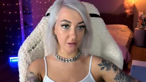 Snapshot of tykioty_miley chatting on 10-26-25, 02:01 Miley online show from 10-26-25, 02:01