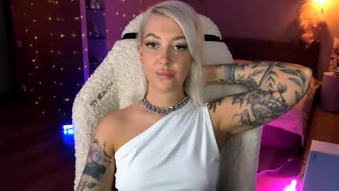 Snapshot of tykioty_miley chatting on 11-12-25, 03:12 Miley online show from 11-12-25, 03:12