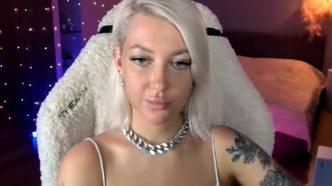 Snapshot of tykioty_miley chatting on 11-21-25, 02:05 Miley online show from 11-21-25, 02:05