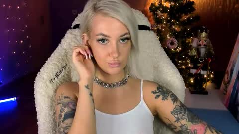 Snapshot of tykioty_miley chatting on 01-12-26, 11:59 Miley online show from 01-12-26, 11:59