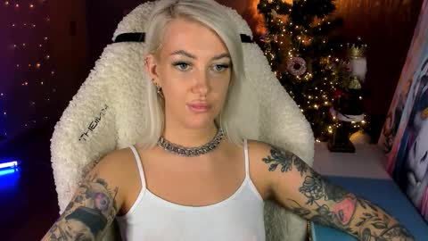 Snapshot of tykioty_miley chatting on 01-15-26, 12:43 Miley online show from 01-15-26, 12:43