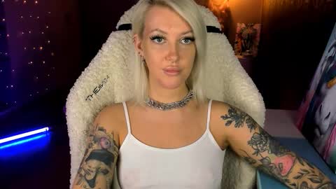 Snapshot of tykioty_miley chatting on 02-06-26, 02:42 Miley online show from 02-06-26, 02:42