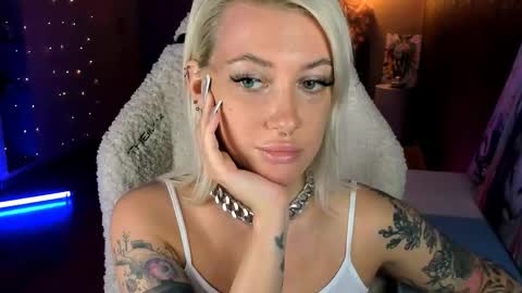 Snapshot of tykioty_miley chatting on 02-19-26, 01:18 Miley online show from 02-19-26, 01:18