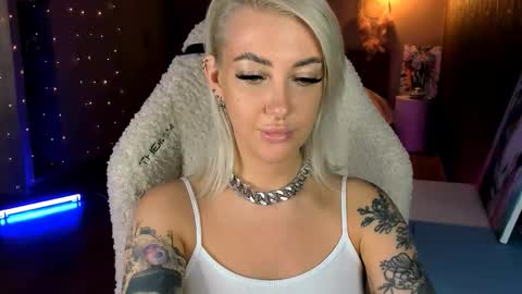 Snapshot of tykioty_miley chatting on 03-11-26, 01:28 Miley online show from 03-11-26, 01:28