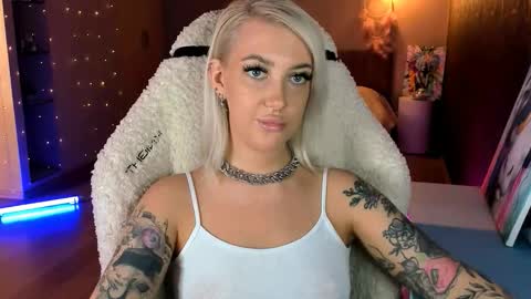 Snapshot of tykioty_miley chatting on 03-12-26, 12:22 Miley online show from 03-12-26, 12:22