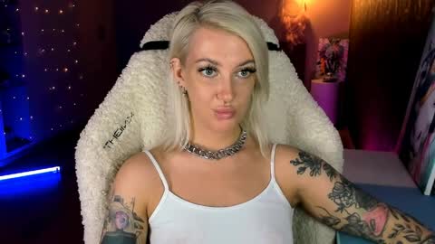 Snapshot of tykioty_miley chatting on 03-27-26, 01:22 Miley online show from 03-27-26, 01:22