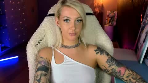 Snapshot of tykioty_miley chatting on 04-15-26, 12:23 Miley online show from 04-15-26, 12:23