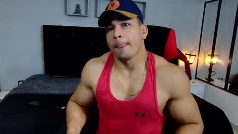 tyler_hank1 online show from 12-01-24, 10:53