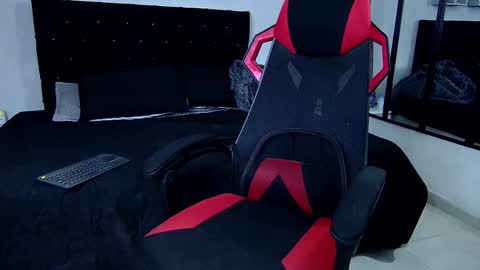 tyler_hank1 online show from 02-11-25, 11:32