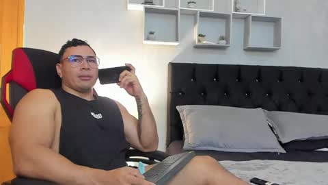 tyler_hank1 online show from 04-08-26, 11:48