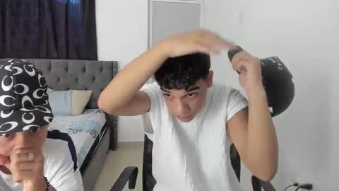 Snapshot of tyler_master24 chatting on 11-04-25, 11:31 tyler online show from 11-04-25, 11:31